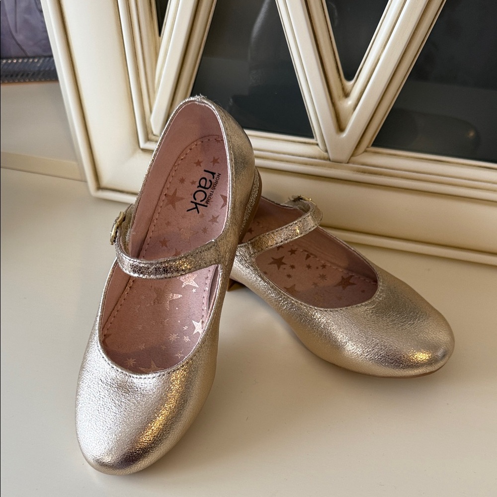 Y-Rack Kids' Shimmering Gold Dress Shoes , size 13.
